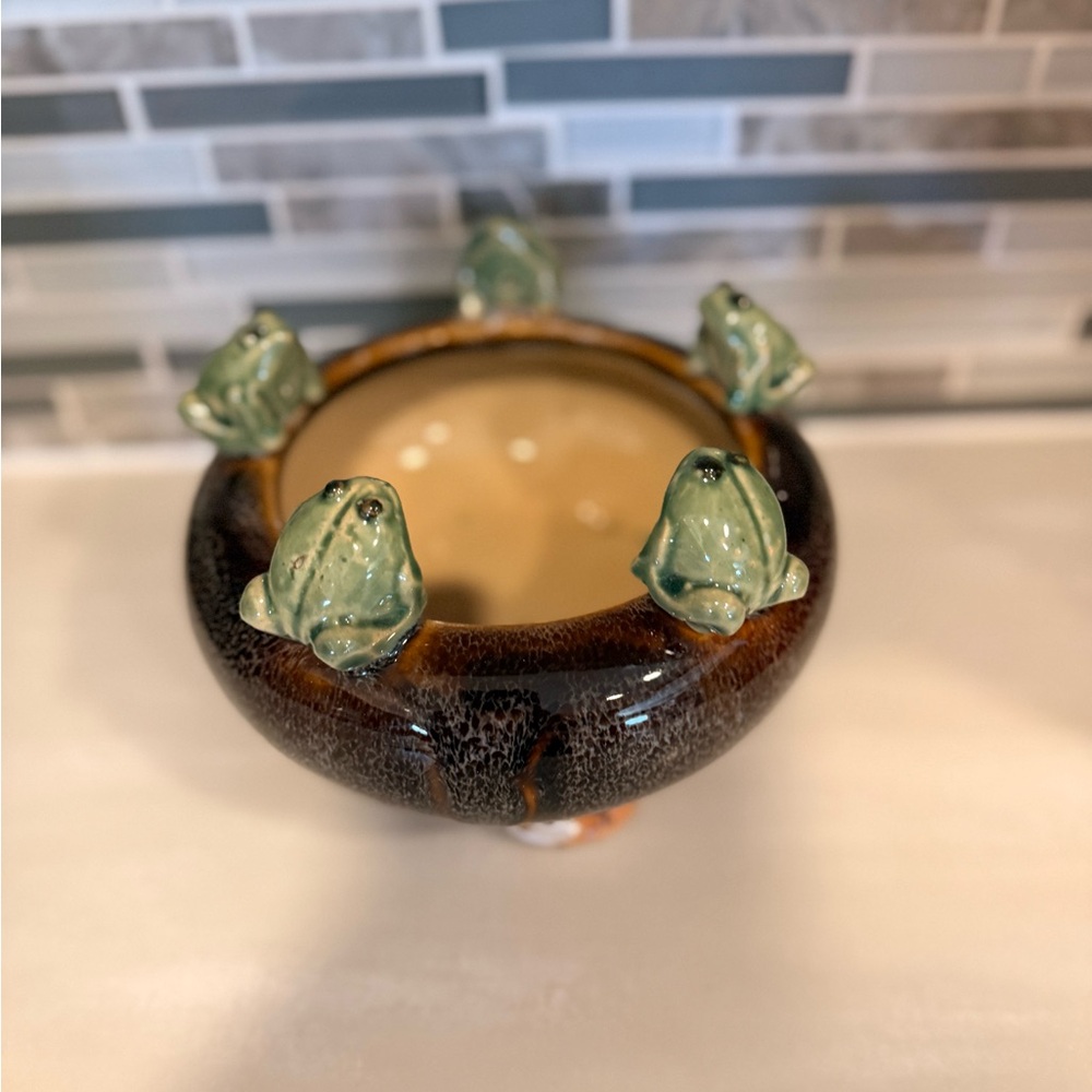 Handmade Ceramic Footed Planter Adorned with Frogs Majolica Style - Picture 3 of 7